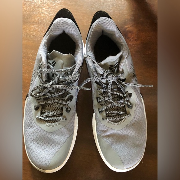 Nike Kobe Mamba Fury Basketball shoes like new - Picture 3 of 10